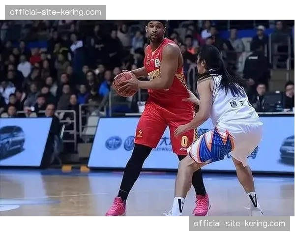 萨林杰内线优势对阵吴前外线火力，深圳浙江锋线对决定基调